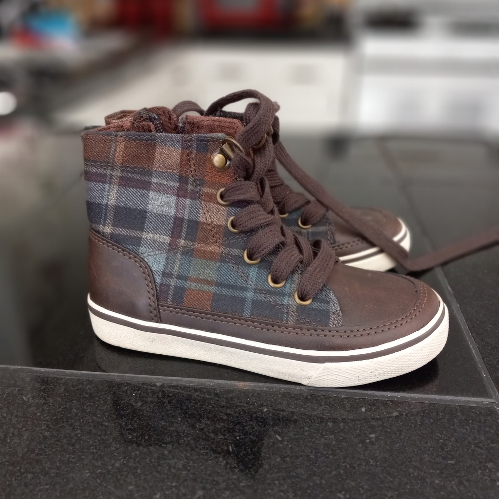 Oshkosh high top sneakers